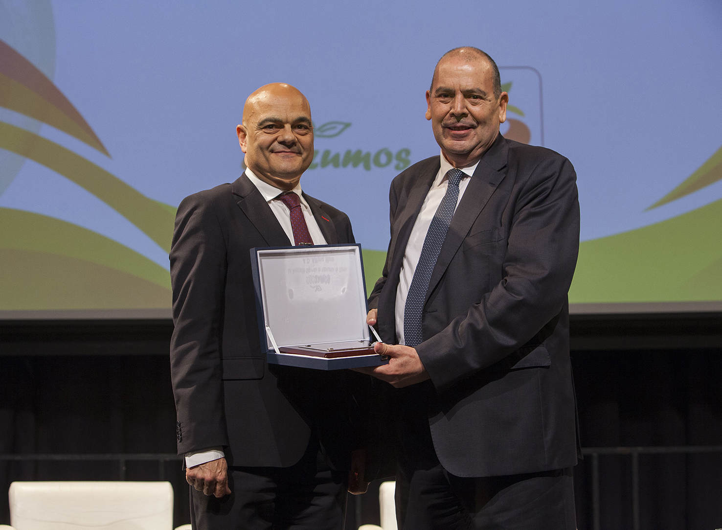 Entrega de placa a Alfonso Mena, ASOZUMOS